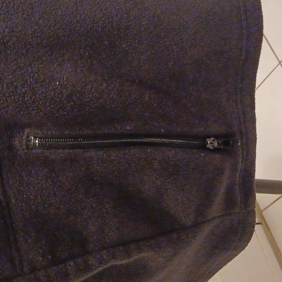 4/$80 Black Fleece Vest - Size XL - Picture 5 of 7